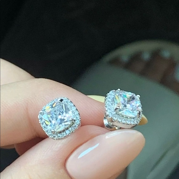 New 925 Sterling Silver Diamond Stud Earrings - Picture 3 of 9